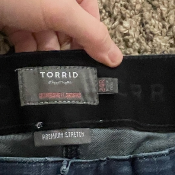 TORRID Bombshell Skinny Premium Stretch Dark Wash Jeans Size 24R - Picture 8 of 16